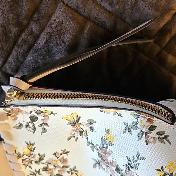 Handbag - Picture 5 of 16